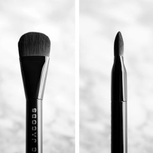 NIB Marc Jacobs The Seamless Foundation Brush (Discontinued)
